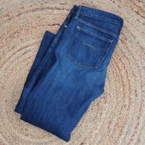 GAP Womens 1969 Real Straight Size 32 / 14 Reg  Dark Blue Medium Wash.